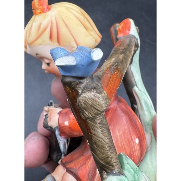 Vintage Erich Stauffer Figurine Girl Knitting Bluebird 7961 Crossed Arrows - Picture 6 of 9